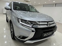 Mitsubishi Outlander 2.4 CVT AWD Sunroof Facelift 2016 Silver Rear Screens 